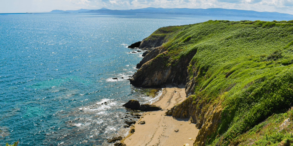 A view of the ocean from a cliff