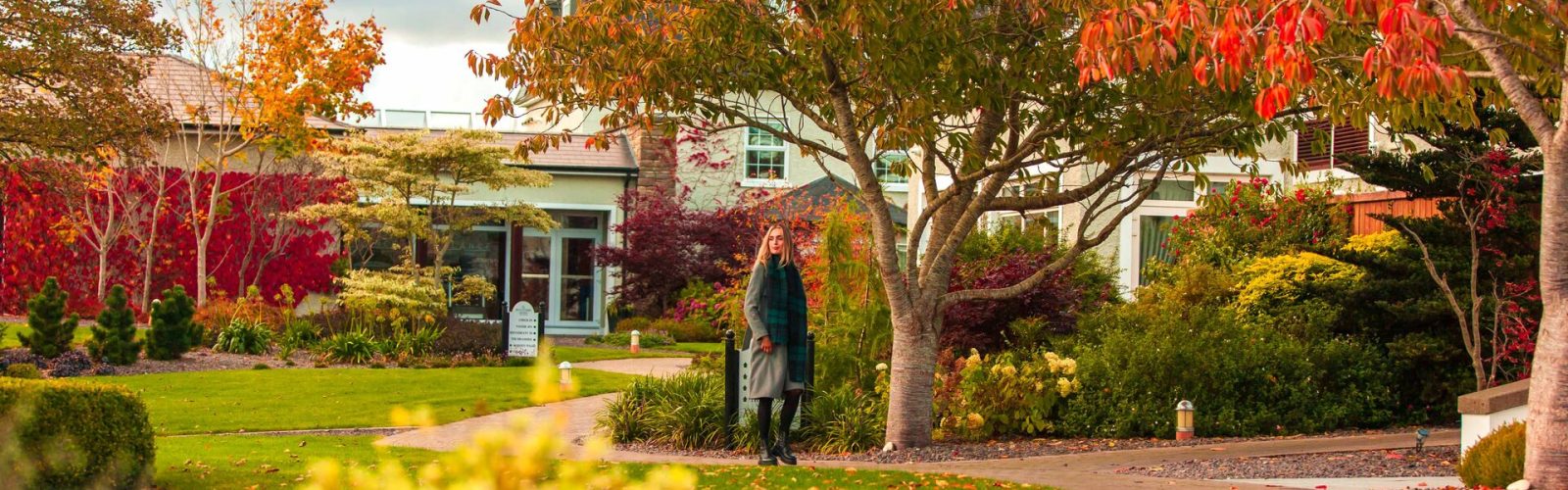 Large-Ballygarry House Hotel - Autumn - Sarah in Gardens