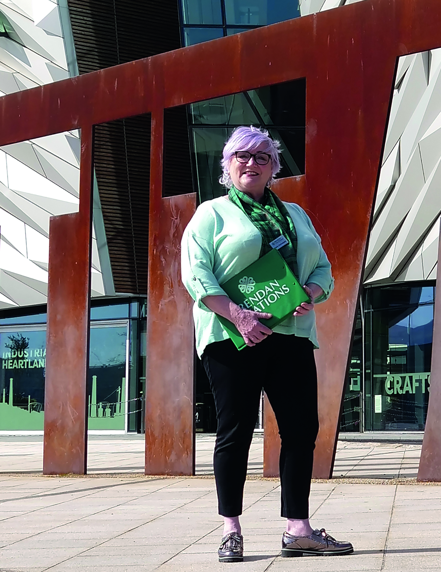 Guests meet Local Specialist Maire McAnespie for a tour of Belfast in Northern Ireland 