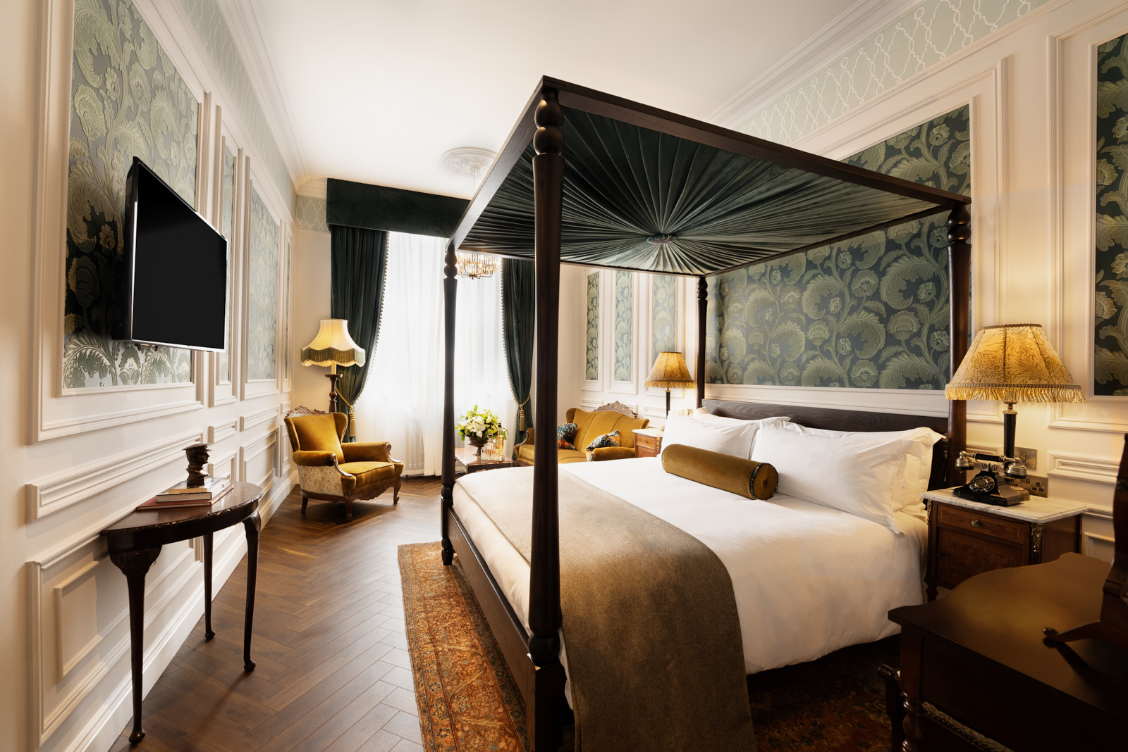Canopy bed in a standard room in The Imperial Hotel, Cork