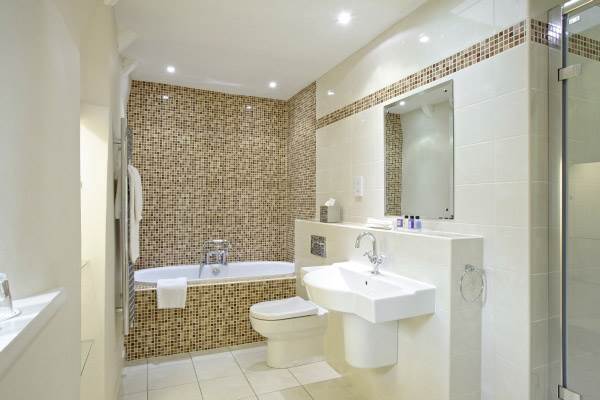 Macdonald Houstoun House Bathroom in Lothian