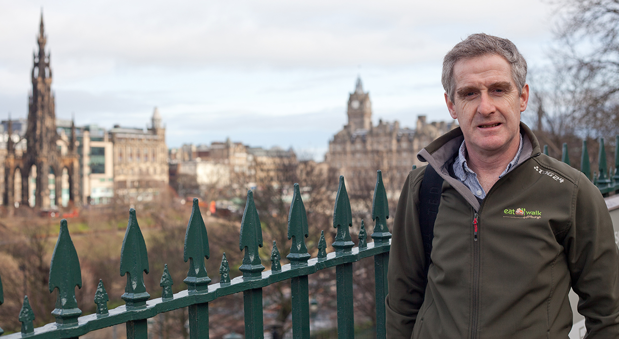 Guests enjoy a walking tour of Edinburgh with Local Specialist Alan Chambers. 