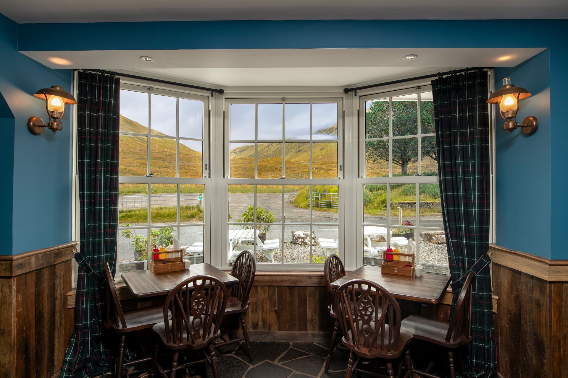 Large The Cluanie Inn Cluanie Bar & Kitchen