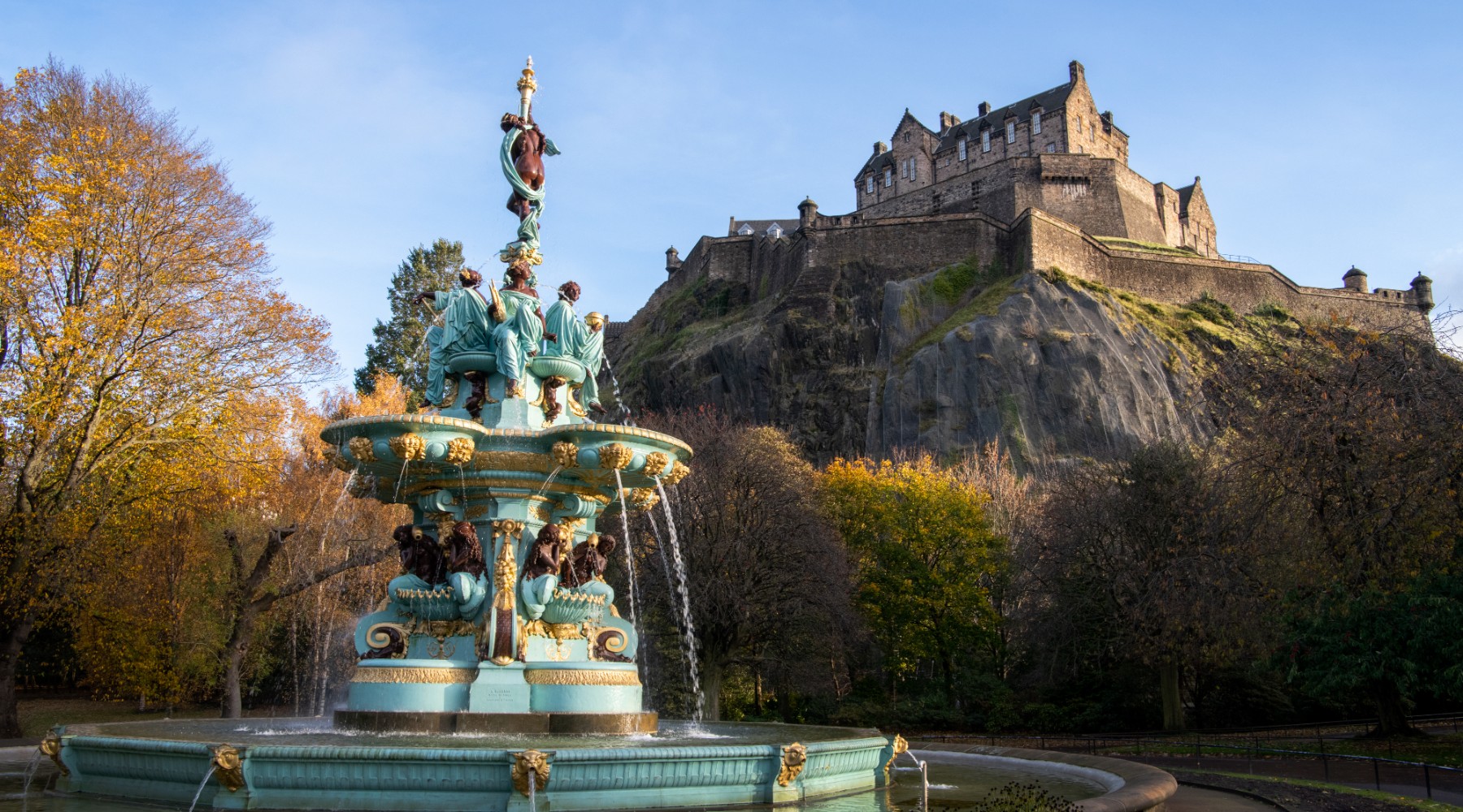A fountain on front of the Edinburgh Castle