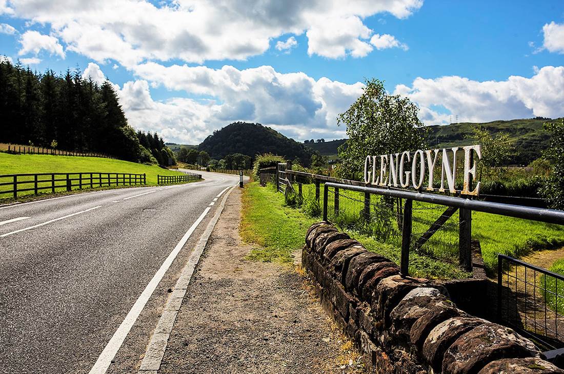 A country road with a sign on the side of it 