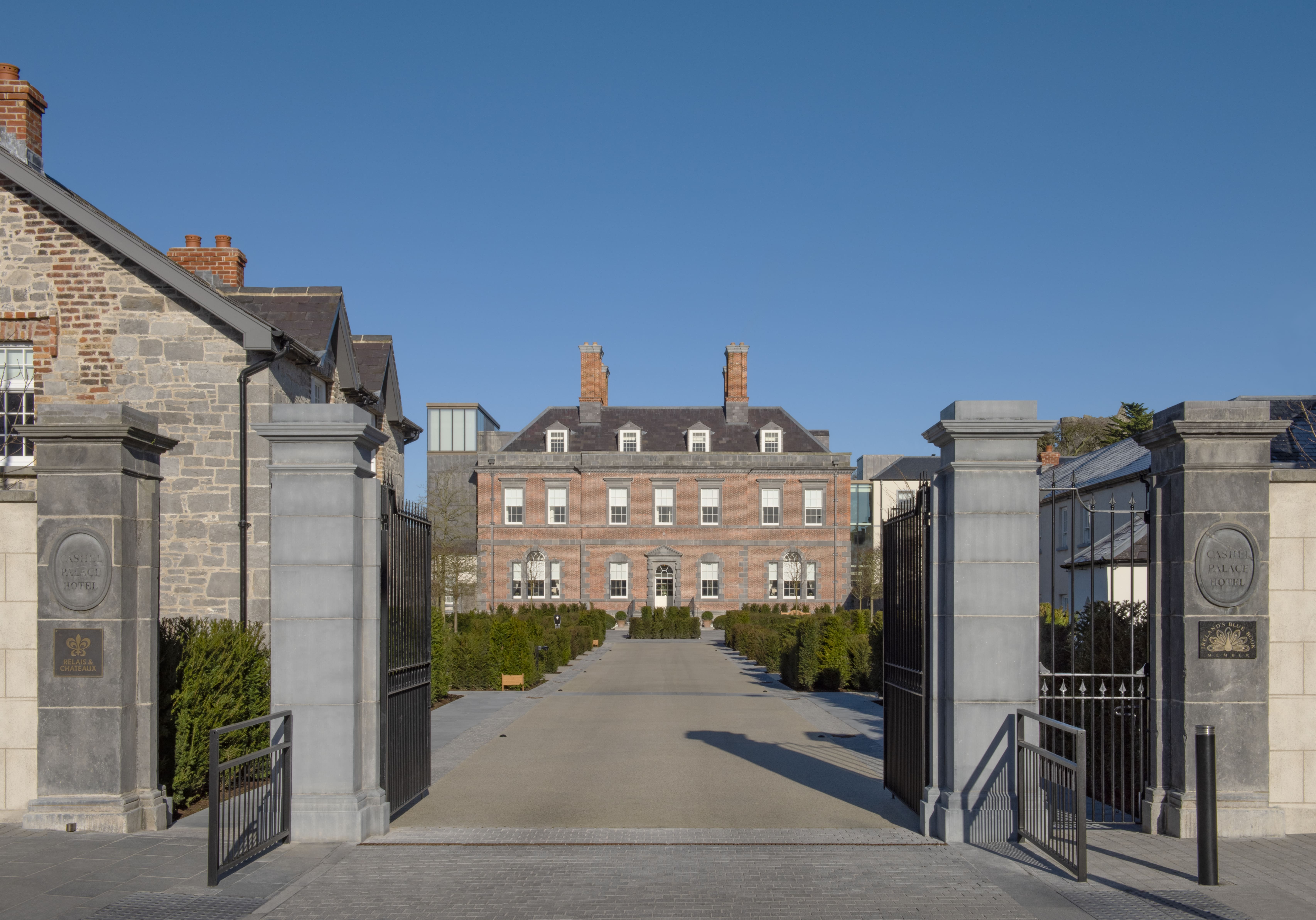 A gated entrance to Cashel Palace in Ireland