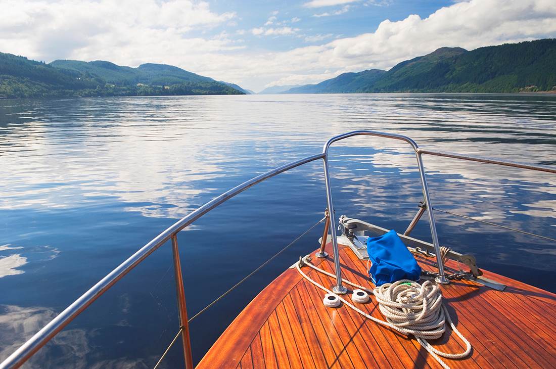 Boat swimming through the lake 