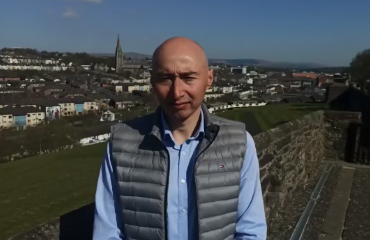 Guests meet Local Specialist Ronan McNamara for a walking tour of Derry~Londonderry in Northern Ireland 