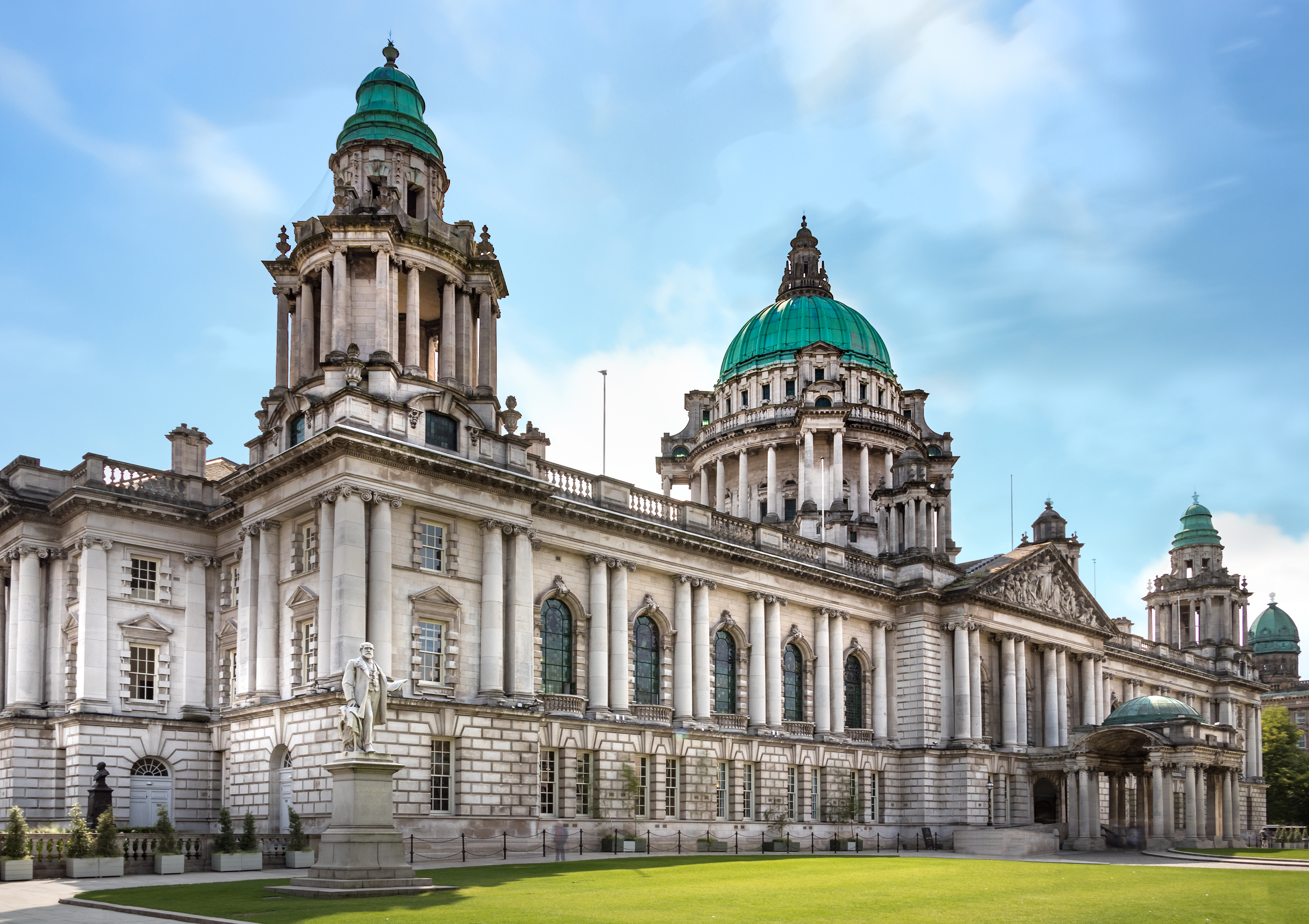 Explore the captial city of Northern Ireland, Belfast, with our Local Specialist