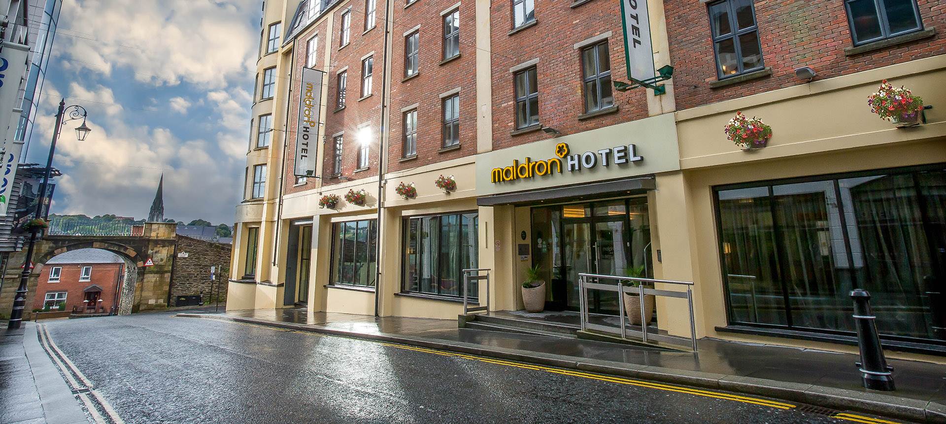 Maldron Hotel Derry Exterior