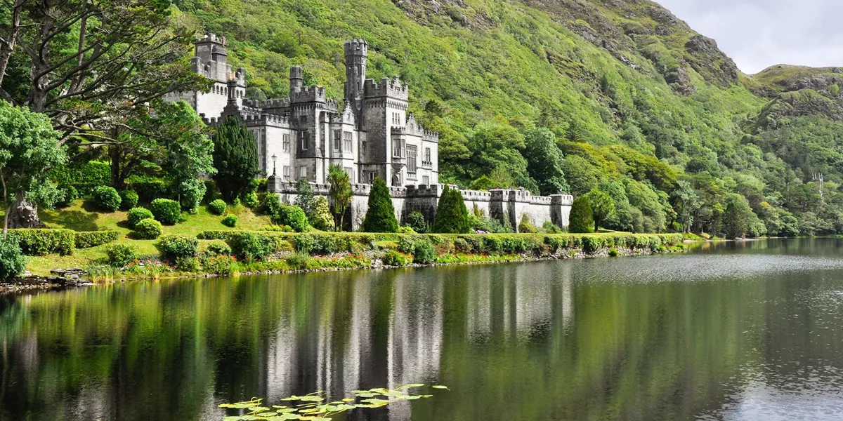 Castles and Manors Guided Tour