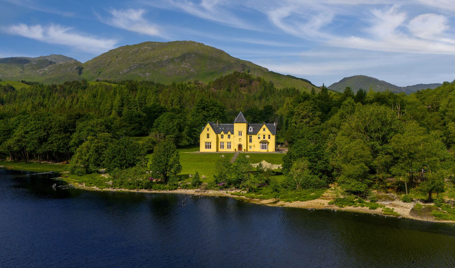 Large Glenfinnanhouse Exterior 2