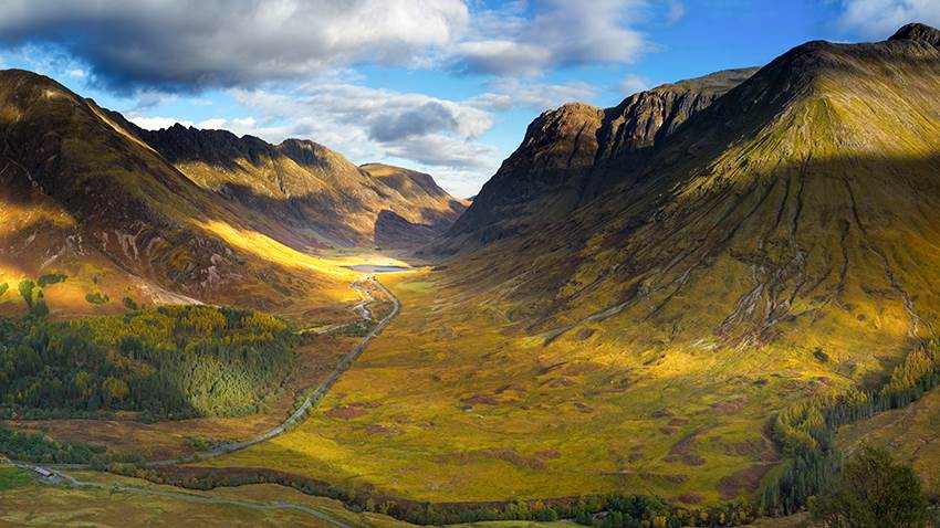 Scotland valley with mountains in the background 