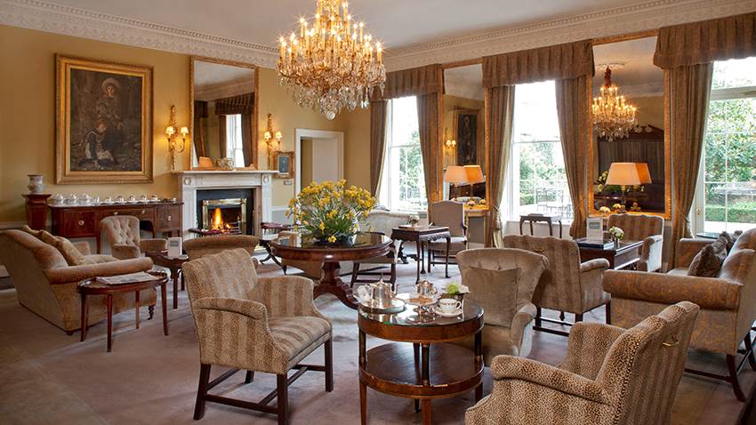 the extravagant lounge area of the merrion hotel