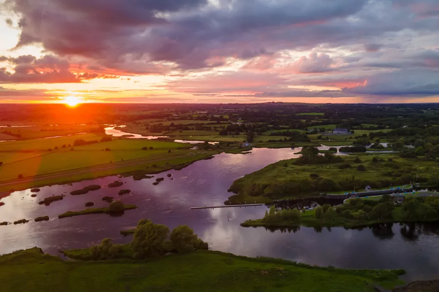 Sunset over the meelik weir