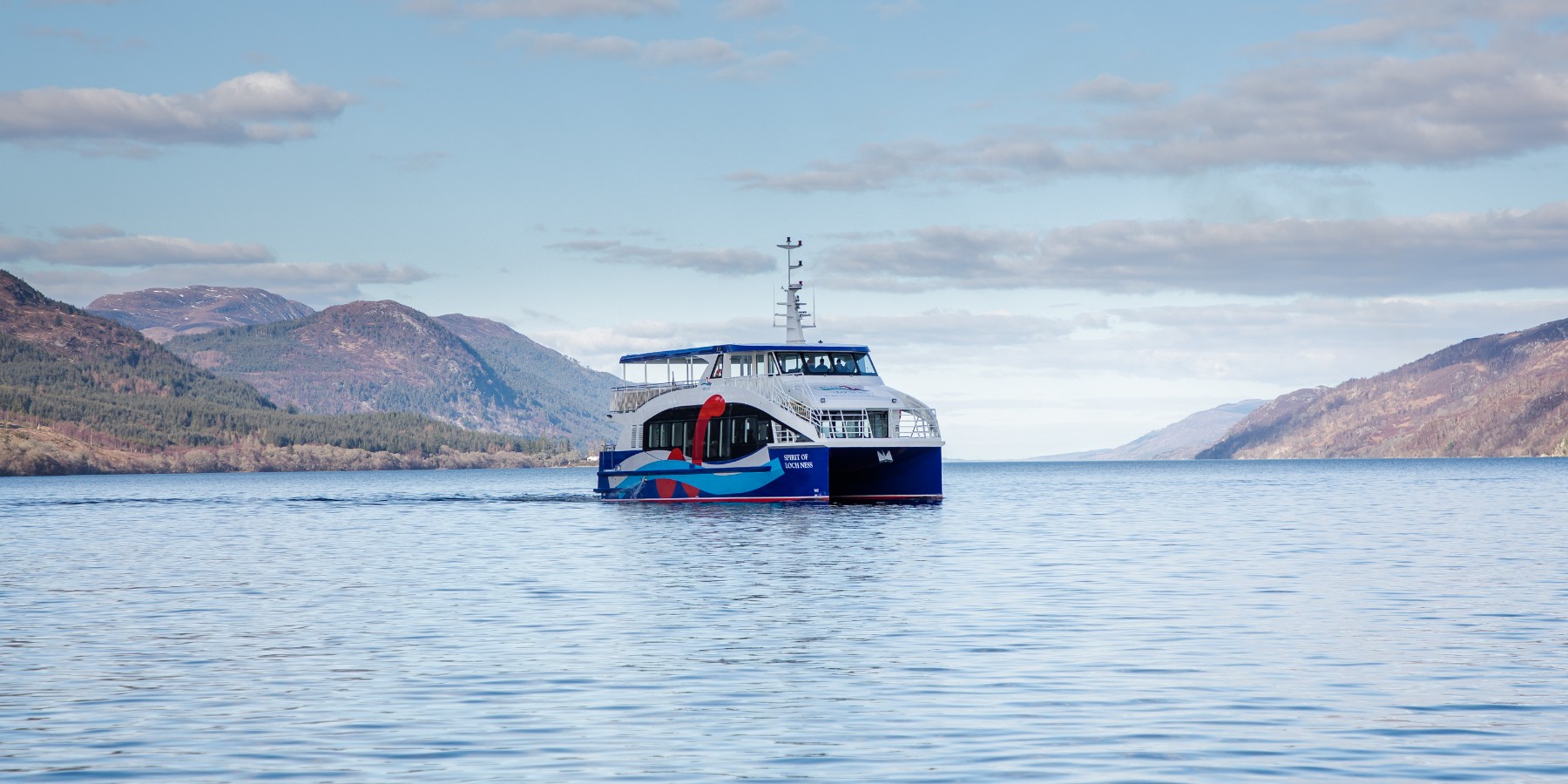 A cruise boat on the lake in Loch Ness 