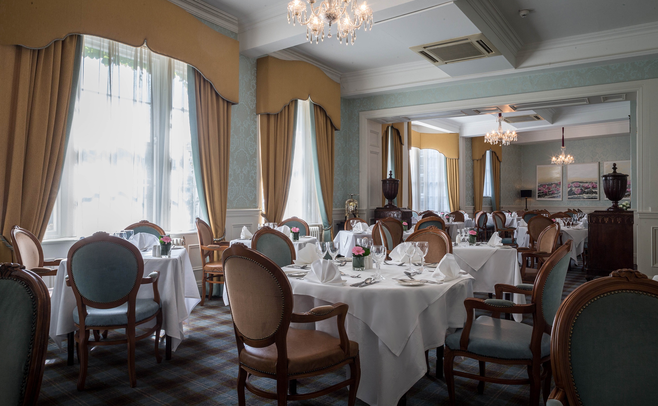 Restaurant in Old Groung Hotel in Ennis, Scotland