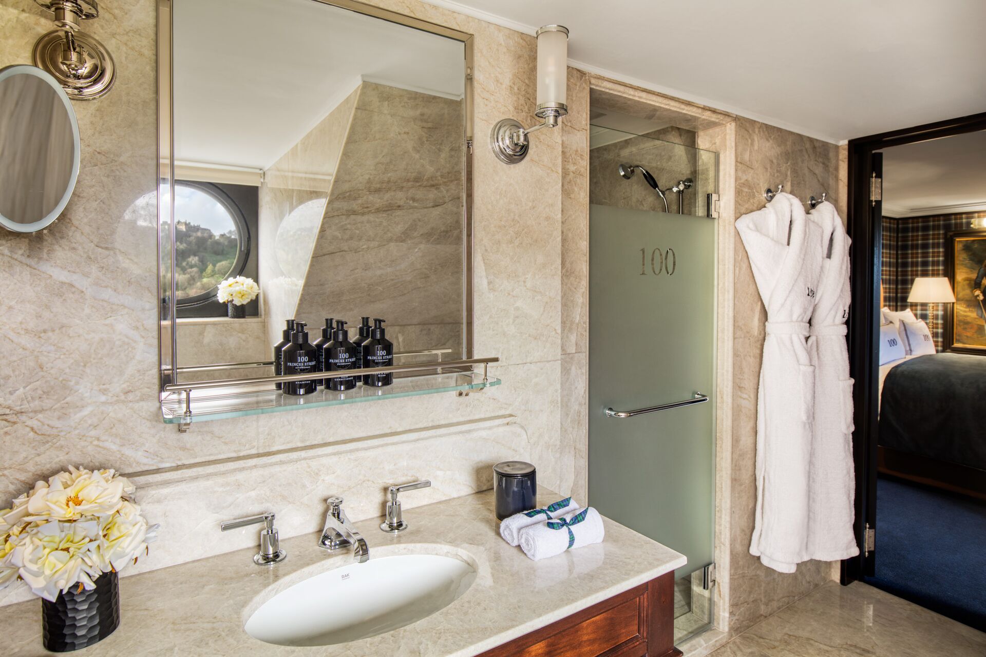 100 Princes Street Executive Double Castle View Room 501 Bathroom